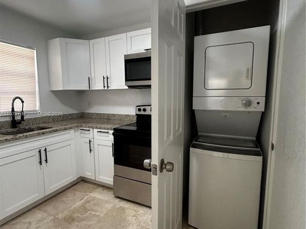 916 SW 10th St, Unit 1-3, Hallandale Beach, FL 33009