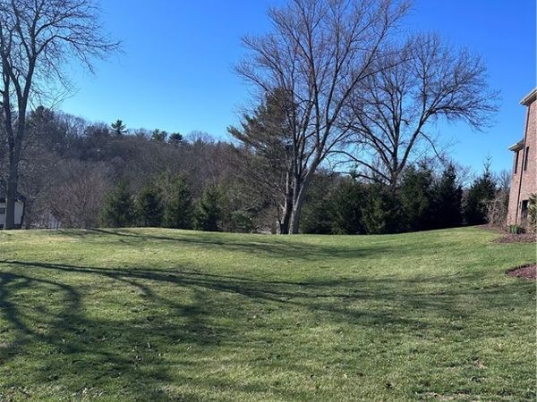 2544 Edgewood Drive, Upper St Clair, PA 15241