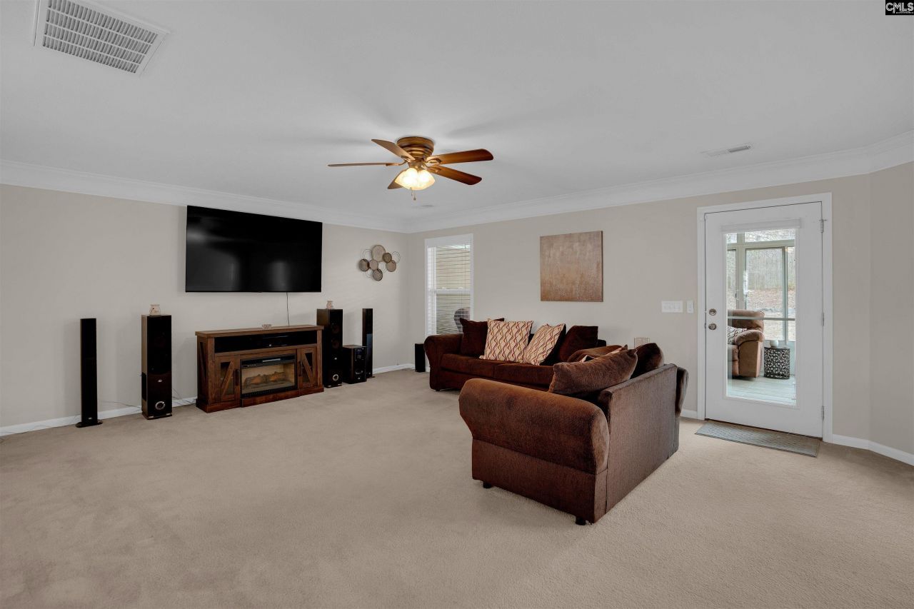 135 Magnolia Tree Road  Photo 9