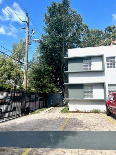 541 NE 62nd St , Miami, FL 33138 Photo