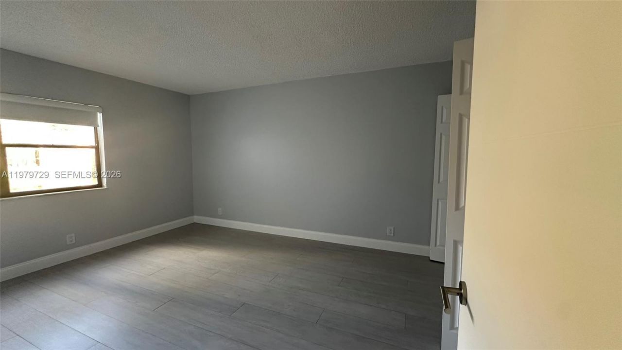 200 Lakeview Dr , Unit 111, Weston, FL 33326 Photo