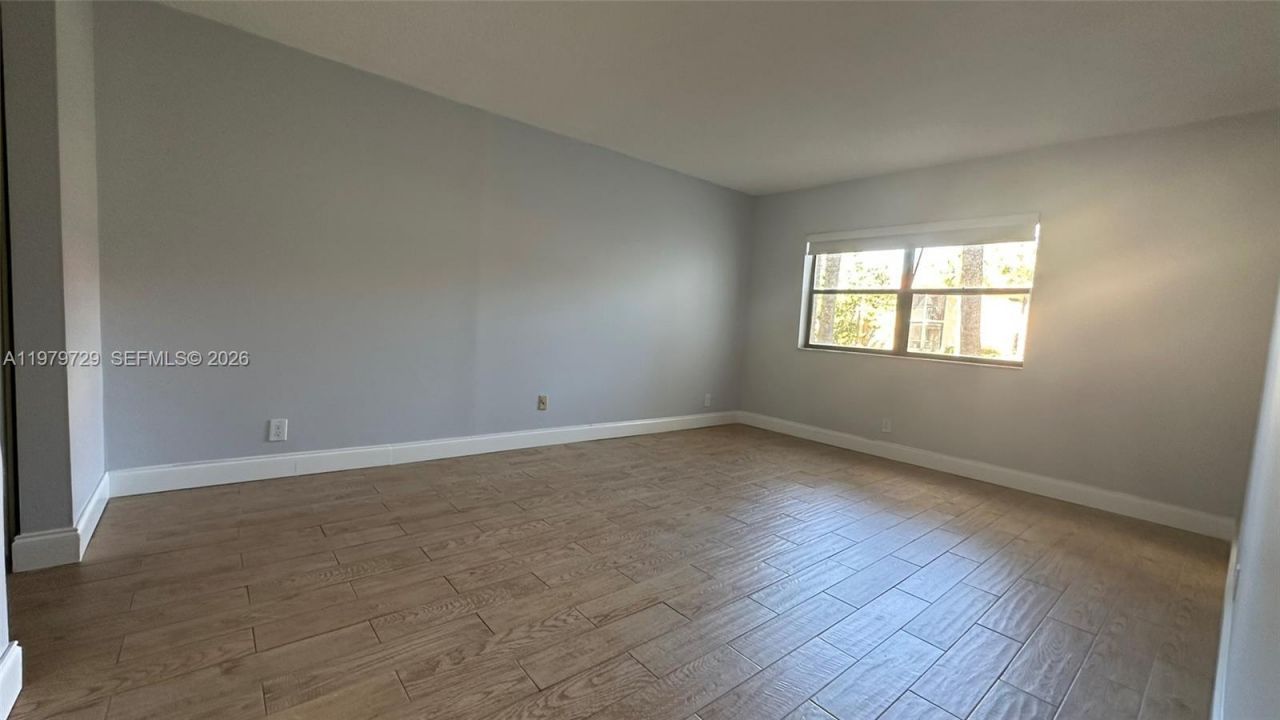 200 Lakeview Dr , Unit 111, Weston, FL 33326 Photo