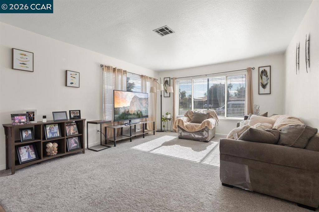 2121 Cody Ct, Stockton, CA 95209 Main Photo