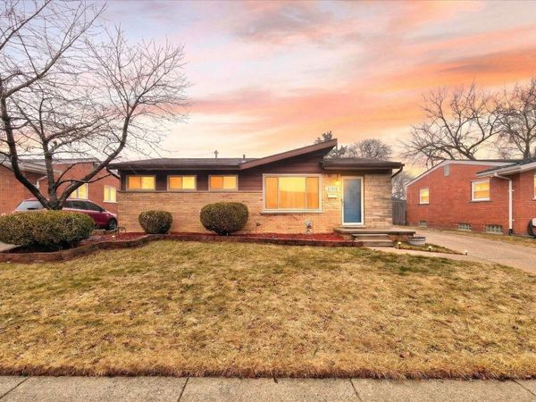 21519 Willow Wisp Street, Saint Clair Shores, MI 48082