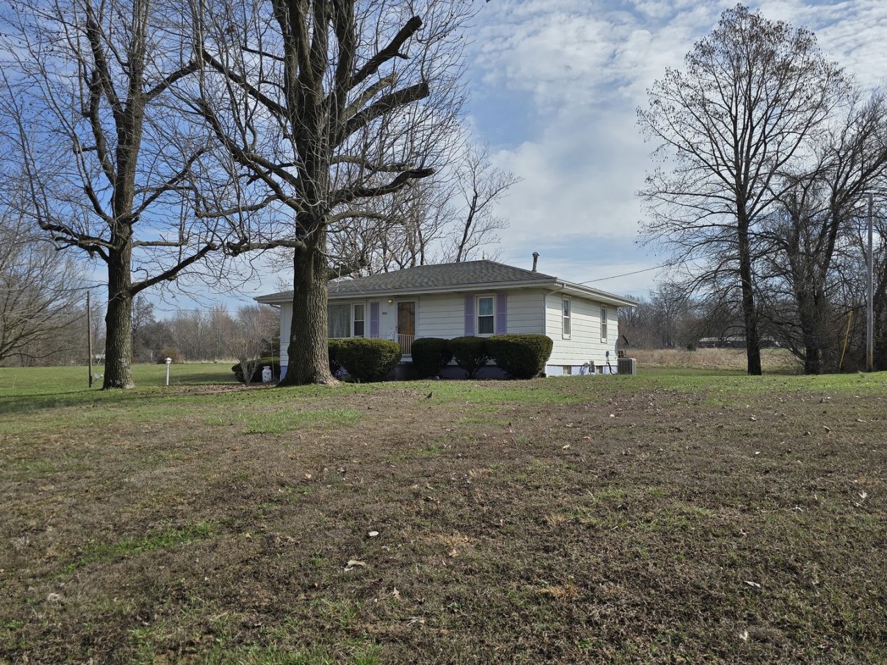 909 S Jackson Street, Mc Leansboro, IL 62859 Main Photo