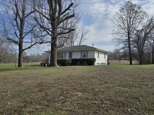 909 S Jackson Street, Mcleansboro, IL 62859