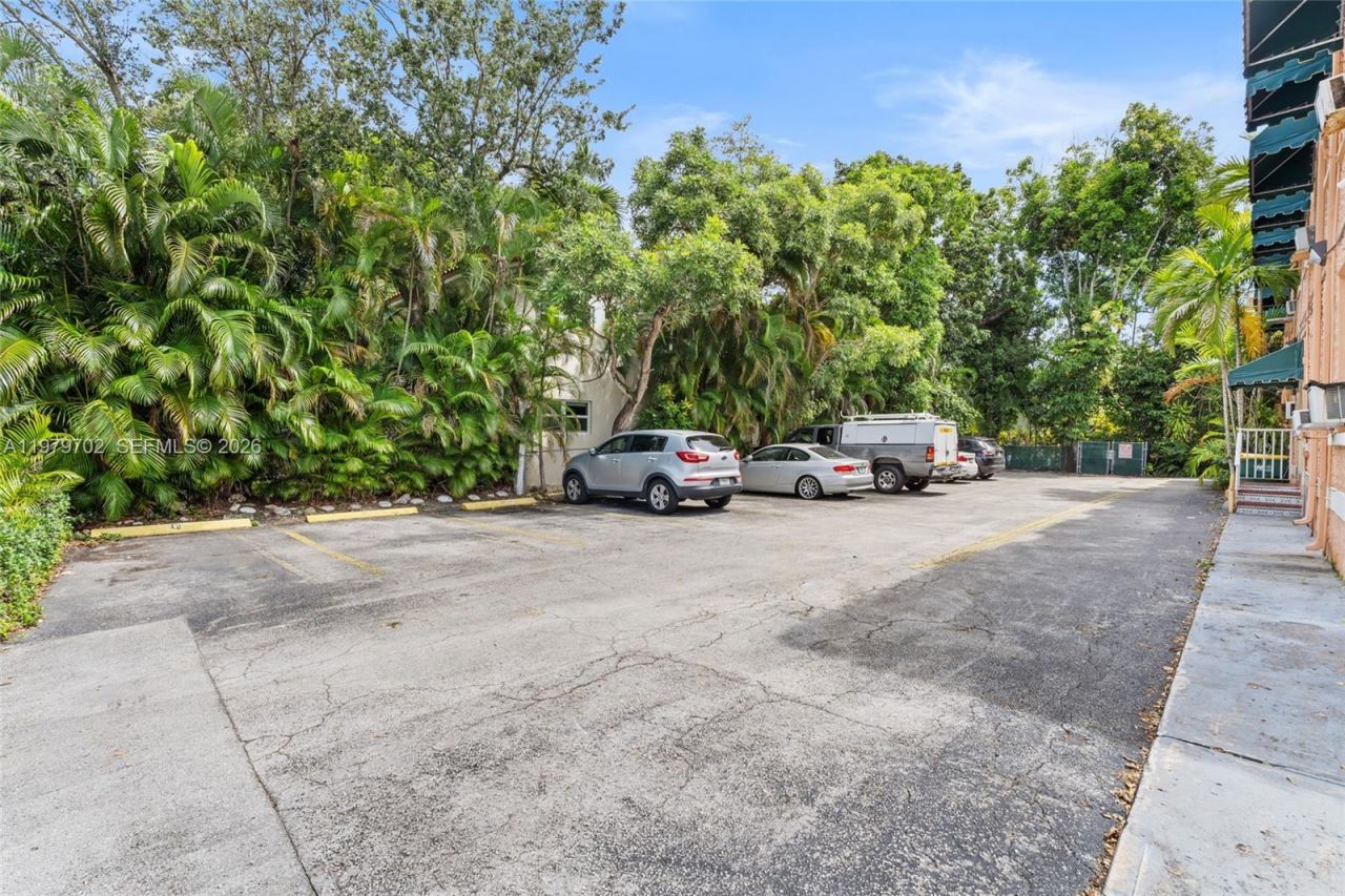 3409 S Le Jeune Rd , Coral Gables, FL 33134 Photo