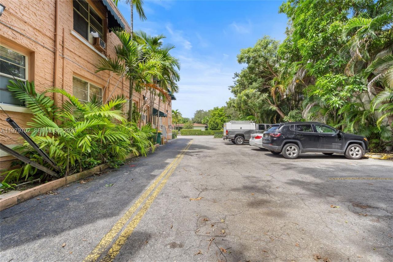 3409 S Le Jeune Rd , Coral Gables, FL 33134 Photo