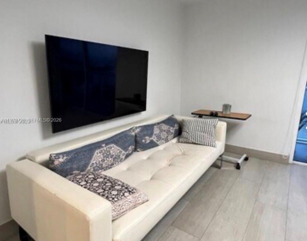 2457 Collins Ave , Unit 1605, Miami Beach, FL 33140 Photo