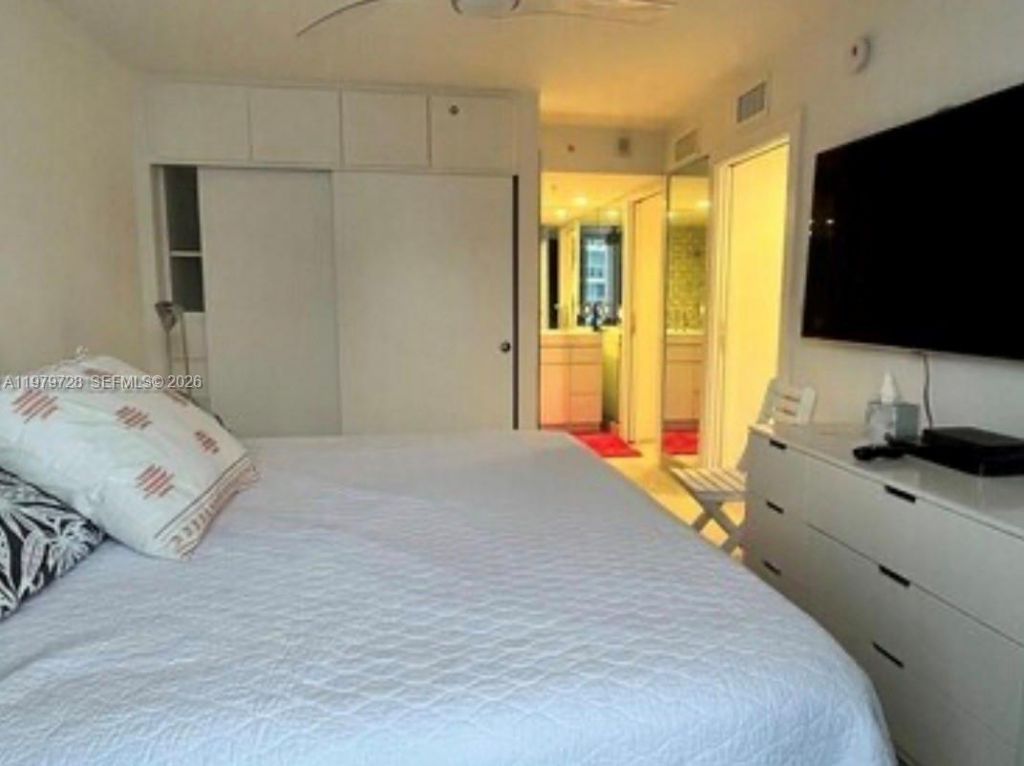 2457 Collins Ave , Unit 1605, Miami Beach, FL 33140 Photo