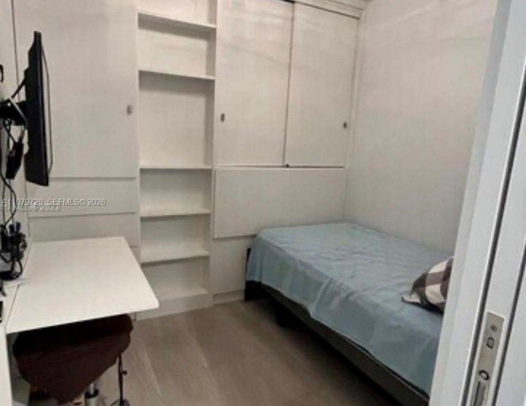 2457 Collins Ave , Unit 1605, Miami Beach, FL 33140 Photo