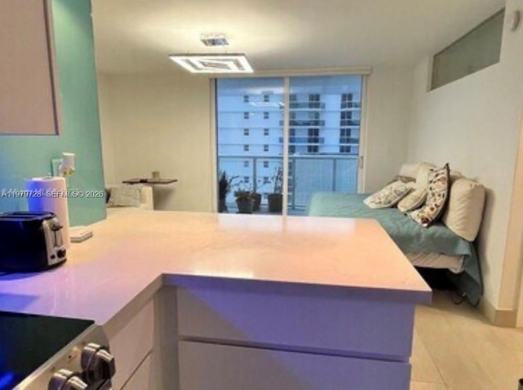 2457 Collins Ave , Unit 1605, Miami Beach, FL 33140 Photo