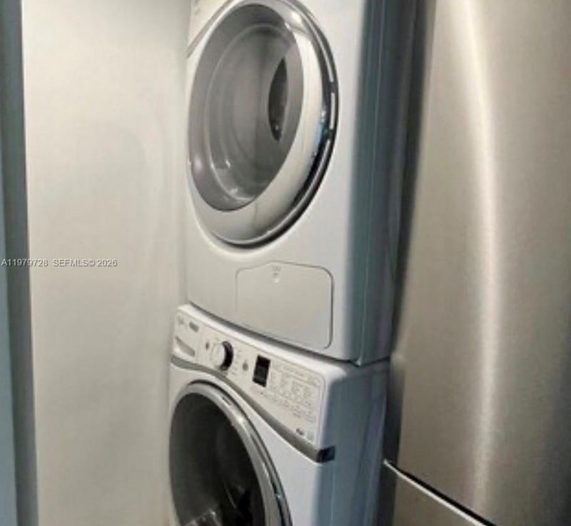 2457 Collins Ave , Unit 1605, Miami Beach, FL 33140 Photo