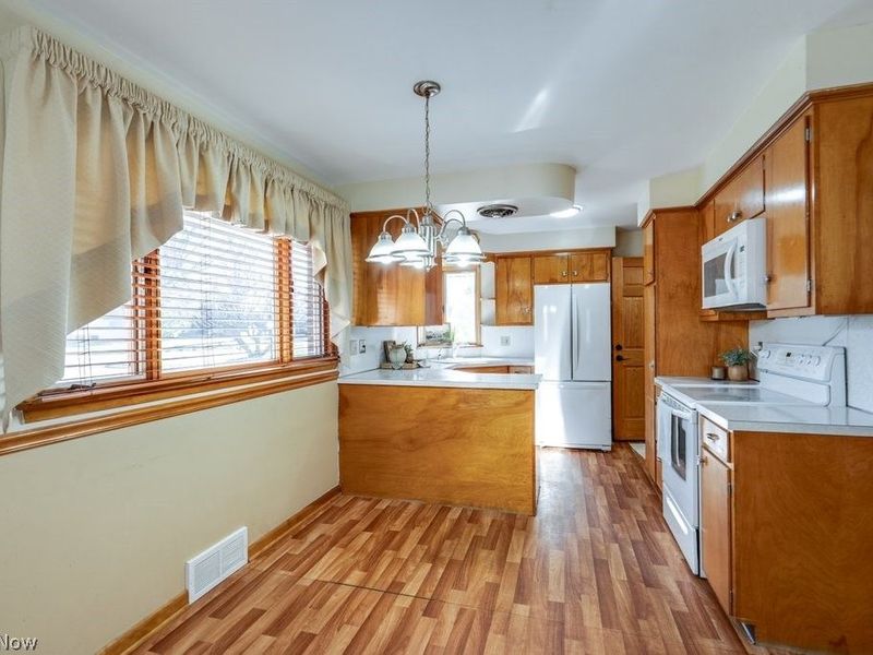 3917 Crestwood Street NW, Canton, OH 44708 Photo 10