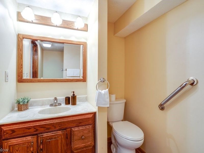 3917 Crestwood Street NW, Canton, OH 44708 Photo 31