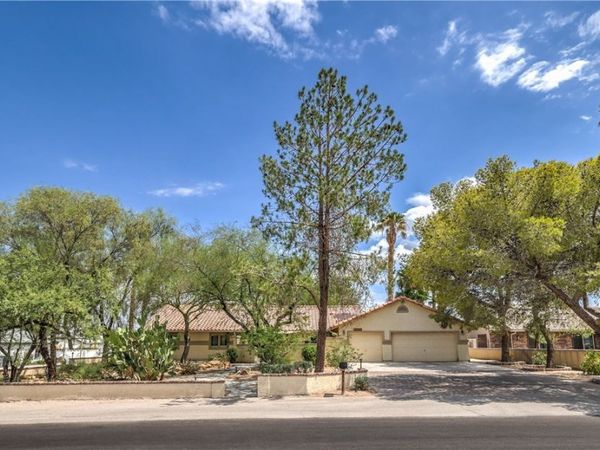 8020 La Cienega Street , Las Vegas, NV 89123