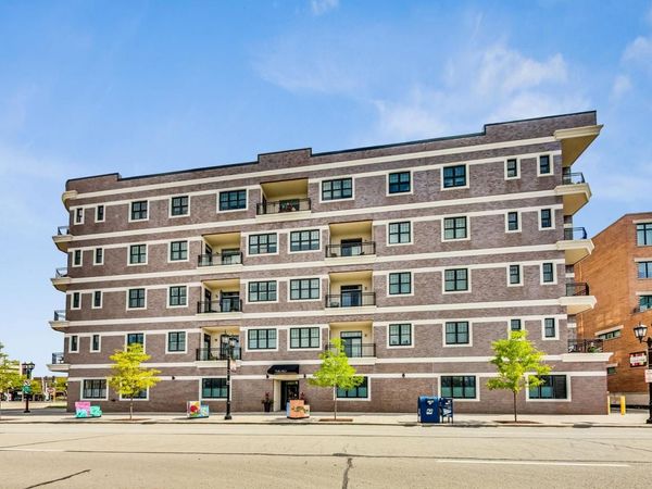 105 S Cottage Hill Avenue, Unit 206, Elmhurst, IL 60126