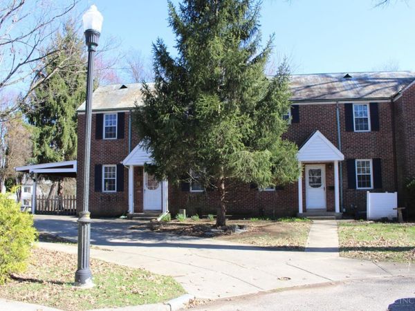 6 Belknap Place, Greenhills, OH 45218