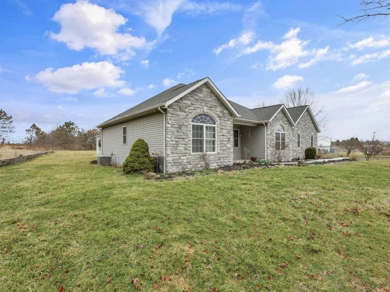 5706 Gale Road SW, Pataskala, OH 43062 Photo 3