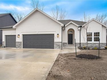 11809 N Wheeling Avenue, Kansas City, MO 64156