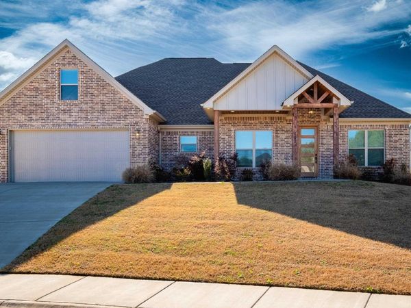 102 Red Crest Cove, Benton, AR 72015