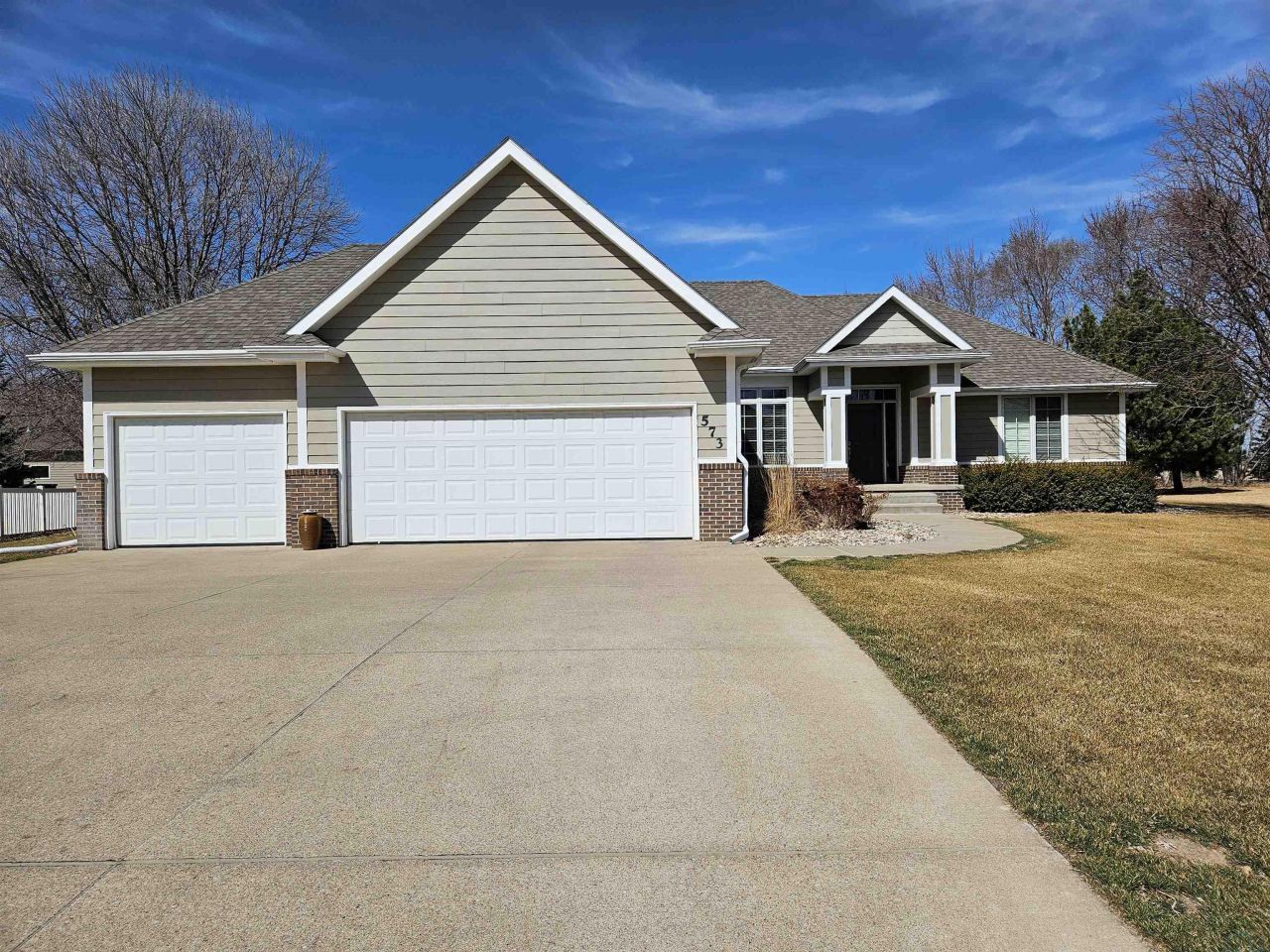 573 Oxbow Trail, Dakota Dunes, SD 57049 Main Photo