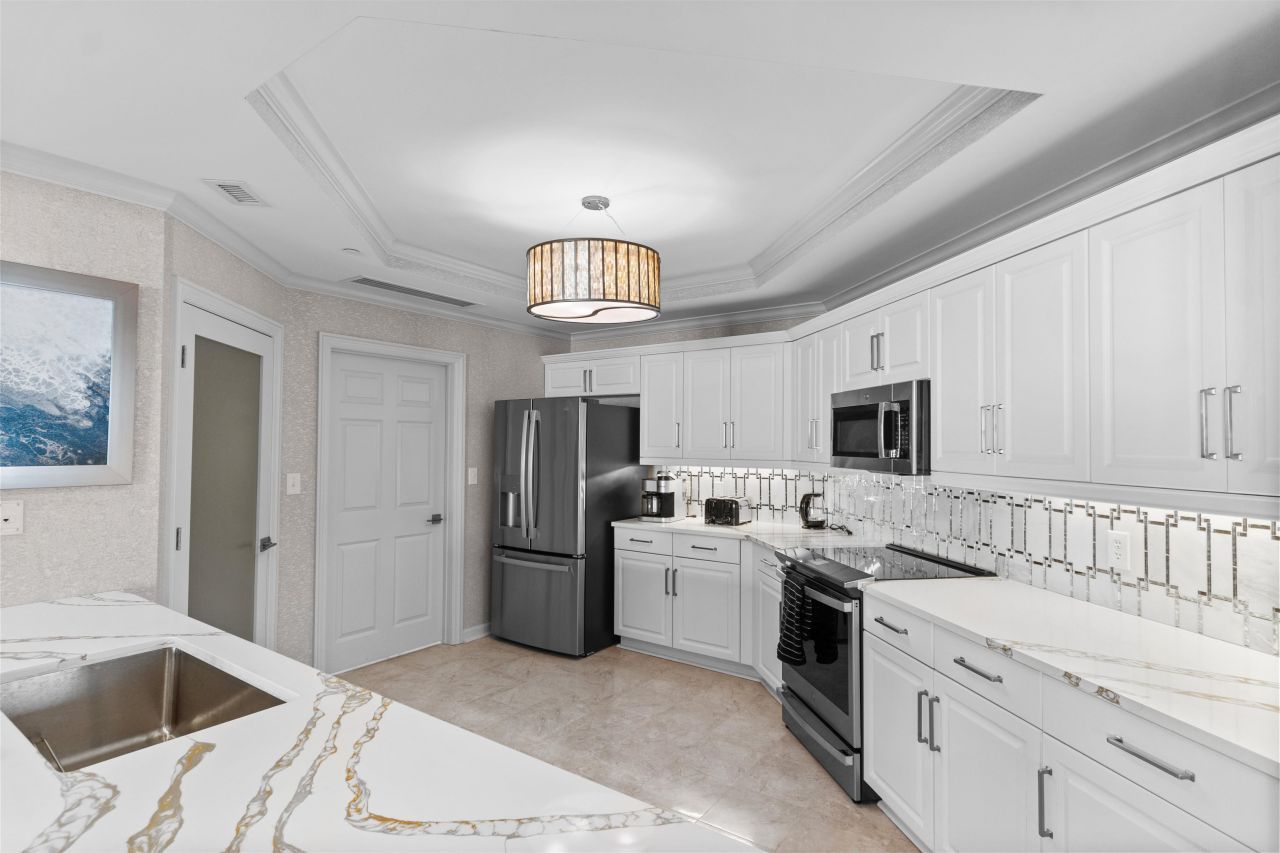 8500 Margate Circle Photo 12