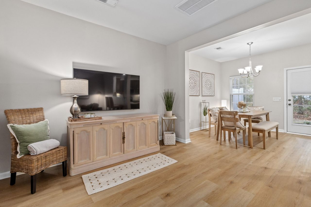 1086 Bennington Drive Photo 10