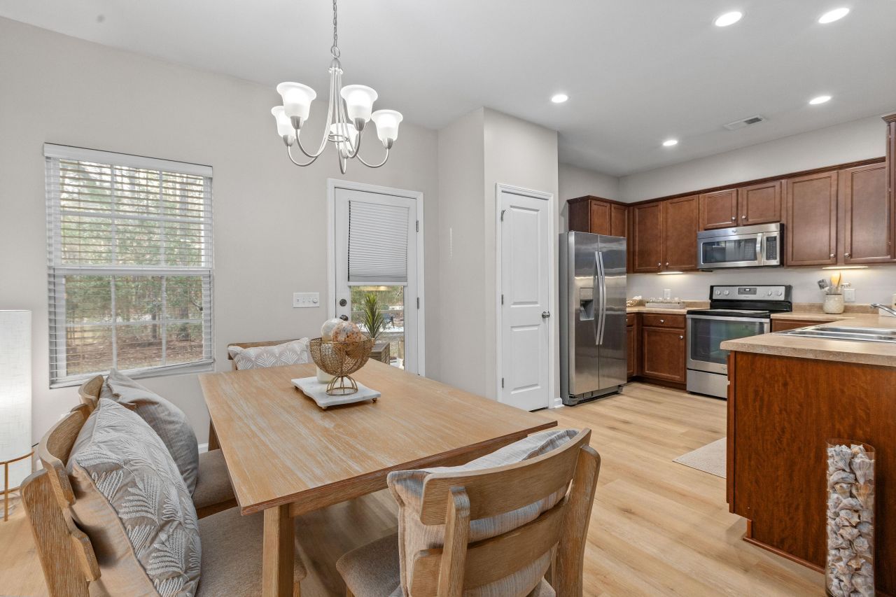 1086 Bennington Drive Photo 12