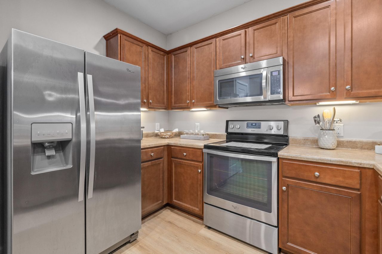 1086 Bennington Drive Photo 16