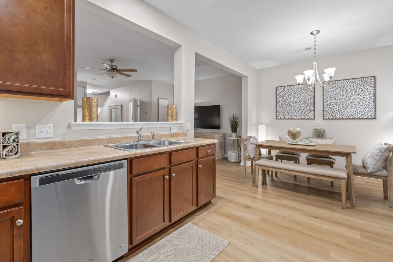 1086 Bennington Drive Photo 17