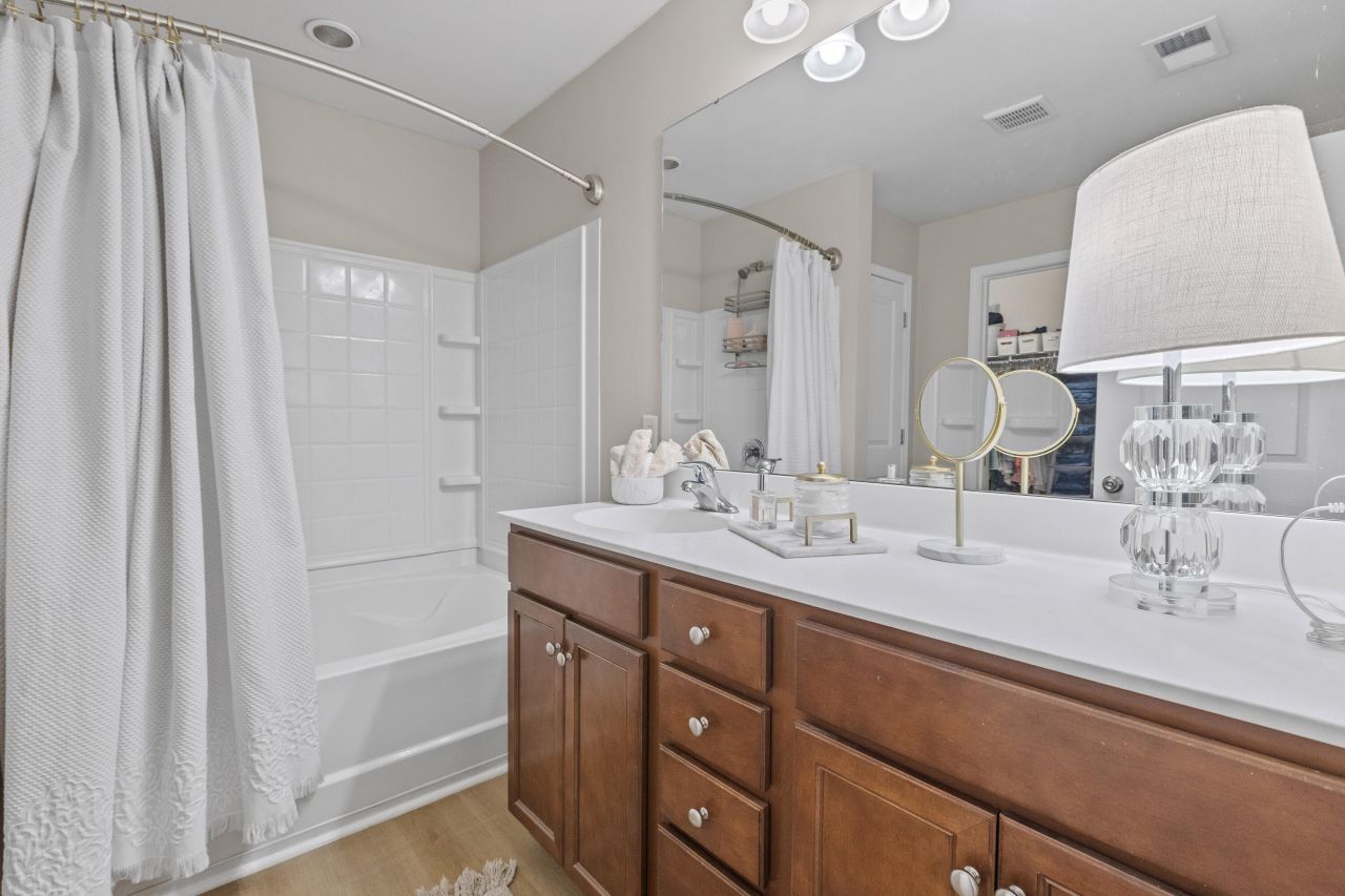 1086 Bennington Drive Photo 24