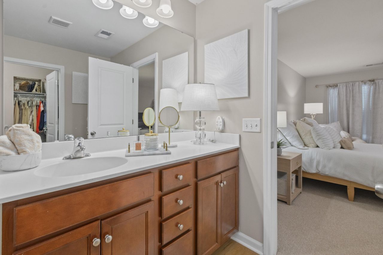 1086 Bennington Drive Photo 26