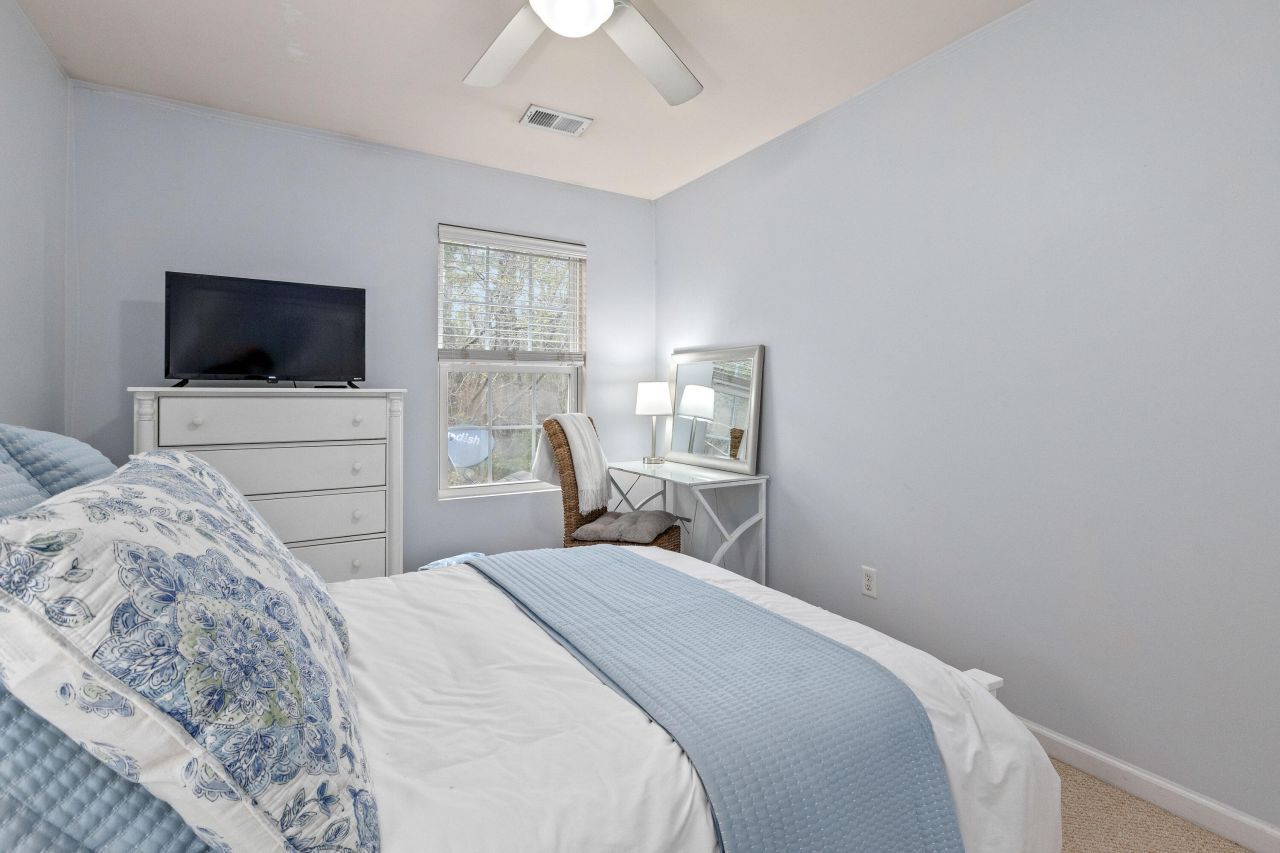 1086 Bennington Drive Photo 30