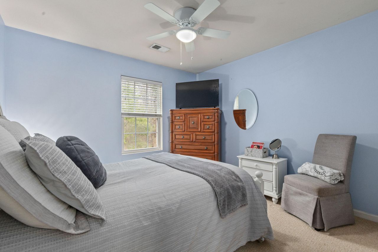 1086 Bennington Drive Photo 32