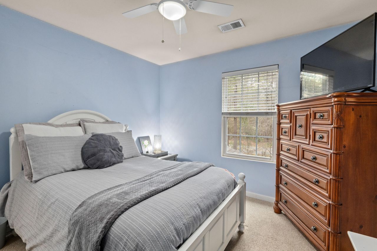 1086 Bennington Drive Photo 33