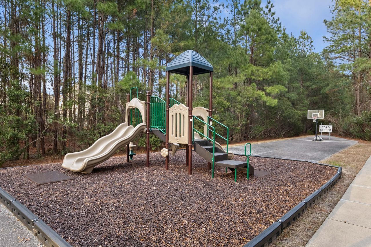 1086 Bennington Drive Photo 48