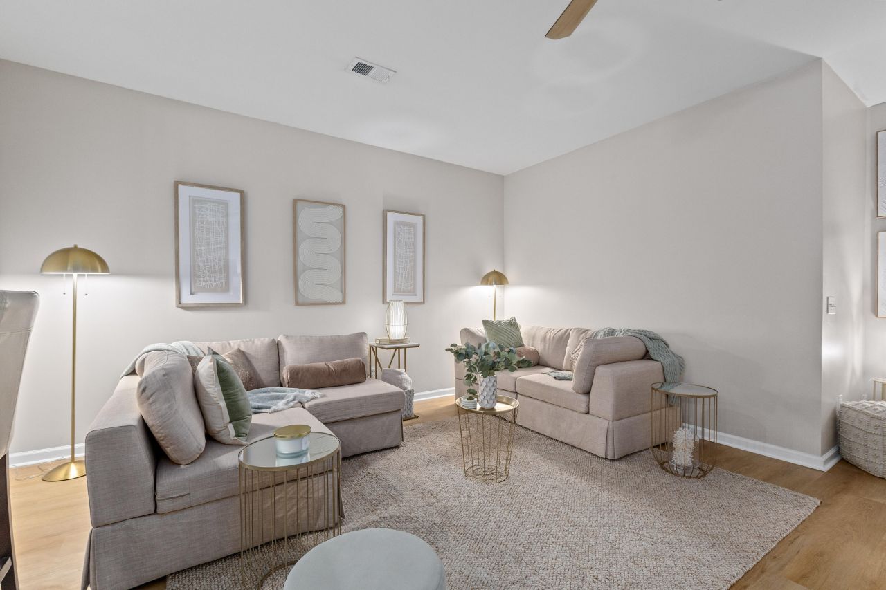 1086 Bennington Drive Photo 6