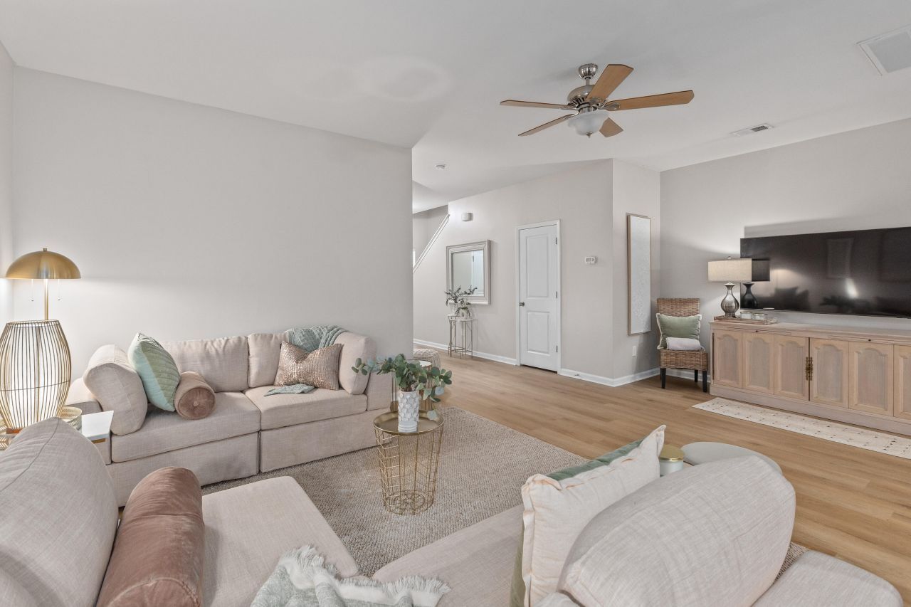 1086 Bennington Drive Photo 7