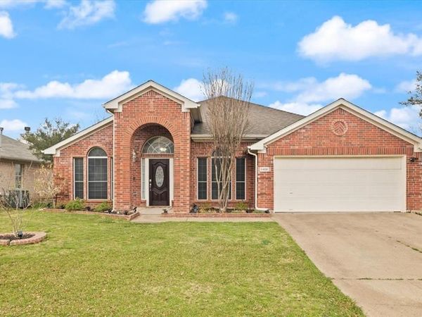 6408 St Leonard Drive, Arlington, TX 76001