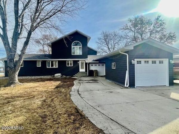 1392 S LAKE DRIVE, Watertown, SD 57201