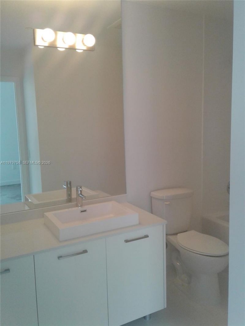 151 SE 1st St , Unit 906, Miami, FL 33131 Photo