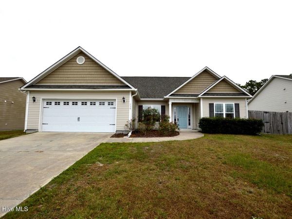 130 Dixon Road , Holly Ridge, NC 28445