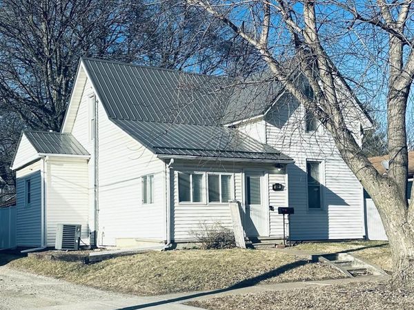 409 5Th Avenue E, Oskaloosa, IA 52577