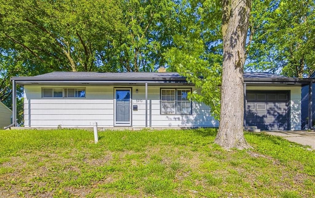 5910 N Park Avenue, Gladstone, MO 64118 Main Photo