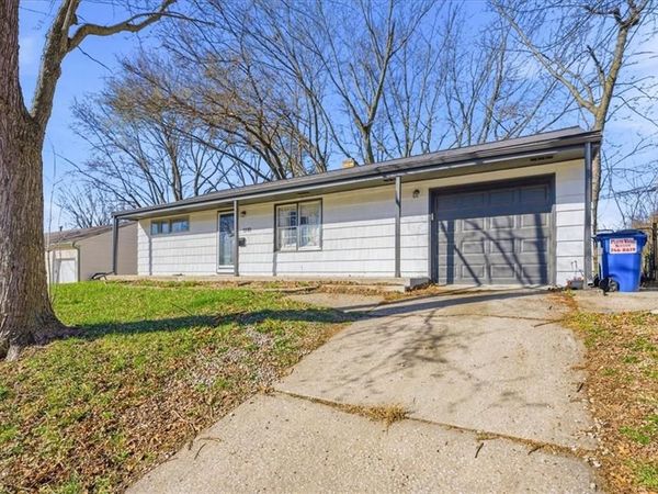 5910 N Park Avenue, Gladstone, MO 64118