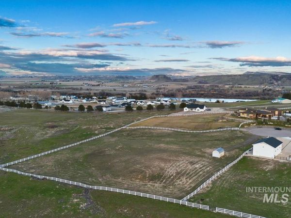 101 Twilight Trail, Marsing, ID 83639