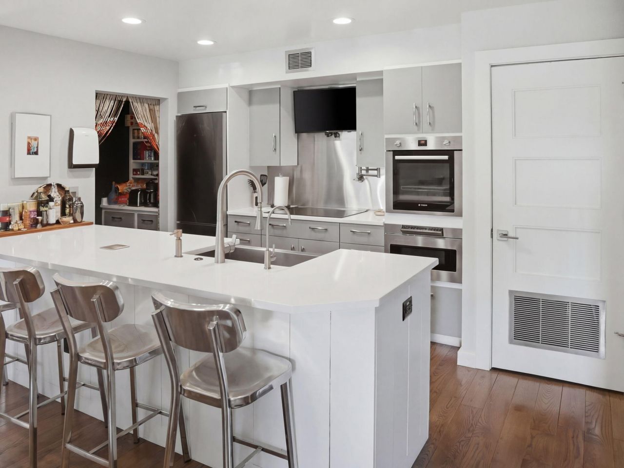 1481 Center Street Photo 6