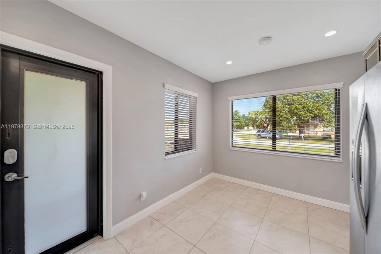 7470 SW 37th St , Miami, FL 33155 Photo