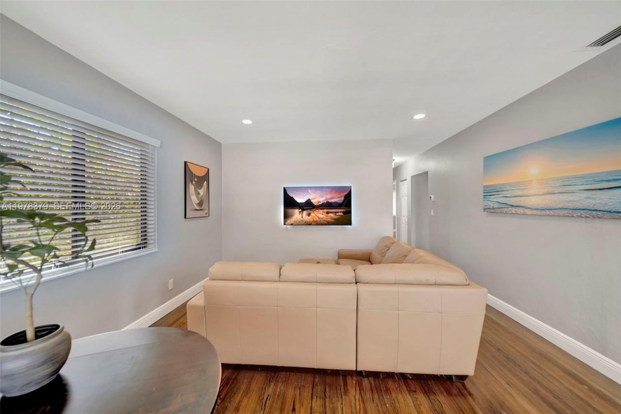 7470 SW 37th St , Miami, FL 33155 Photo